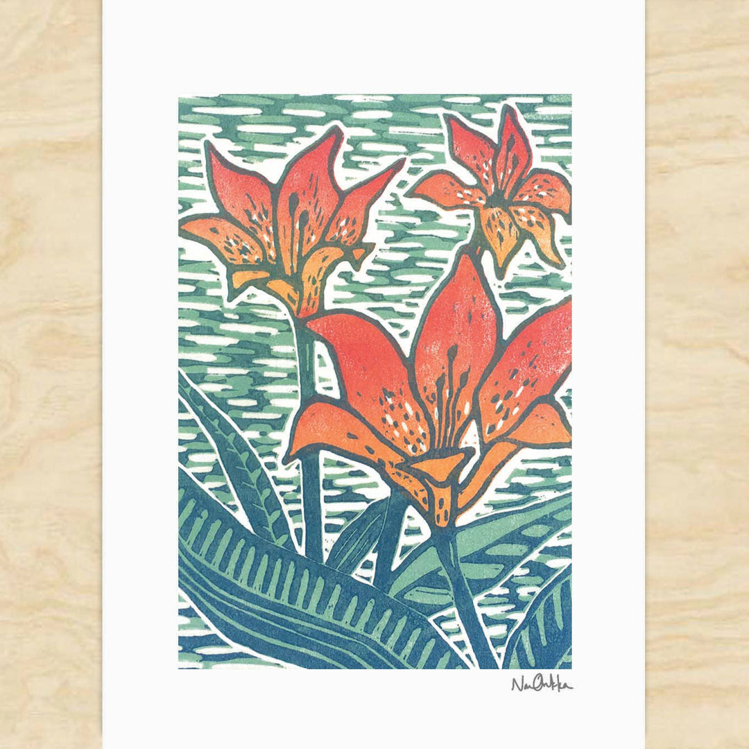 Wood Lily Greeting Card - Merry Piglets