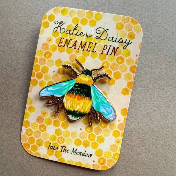 Bee Enamel Pin - Merry PigletsKatie Daisy