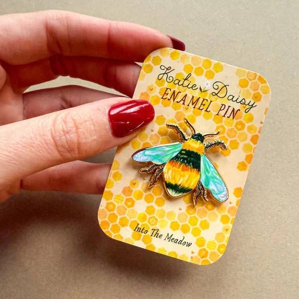 Bee Enamel Pin - Merry PigletsKatie Daisy