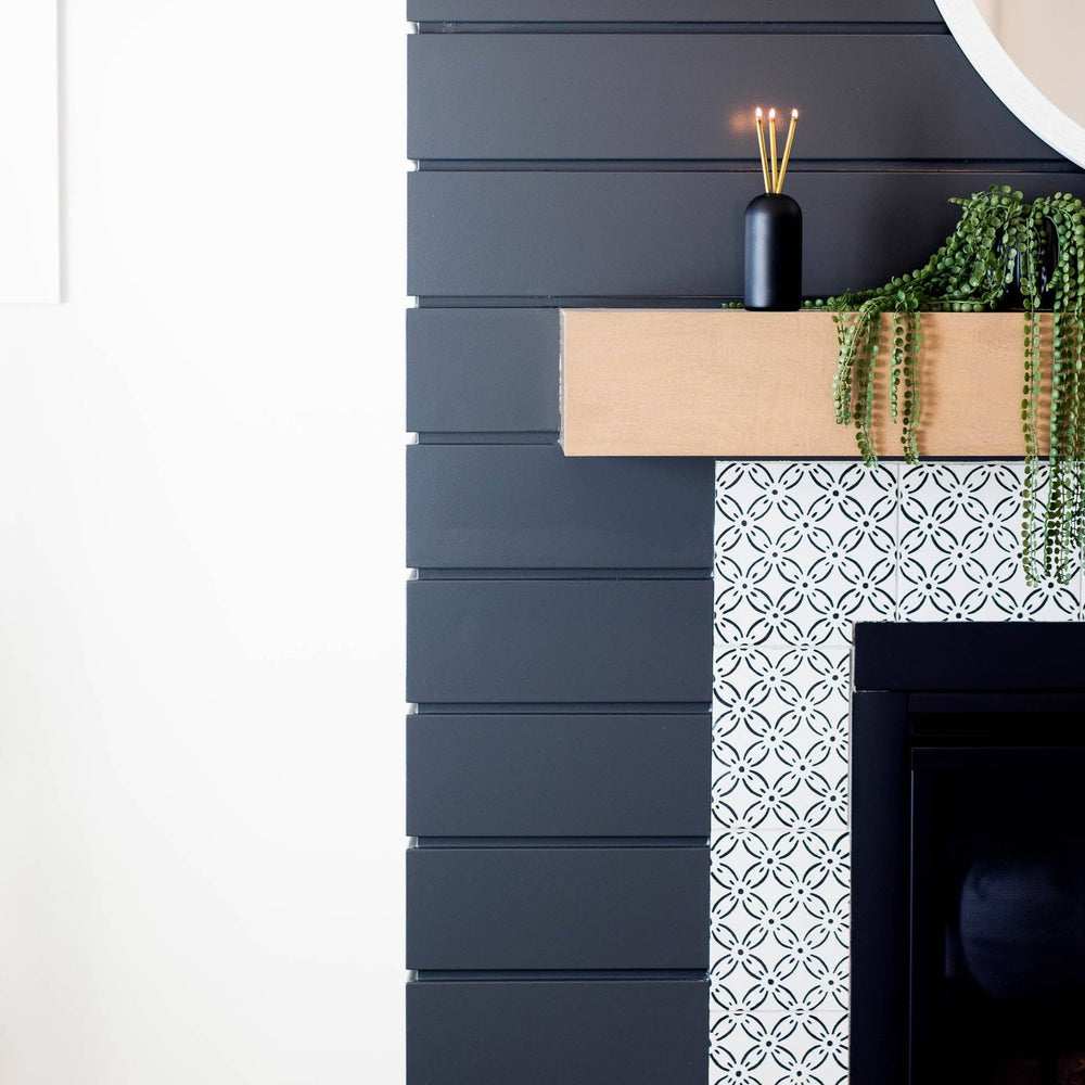 Black Wylie Vase - Merry PigletsEverlasting Candle Co.