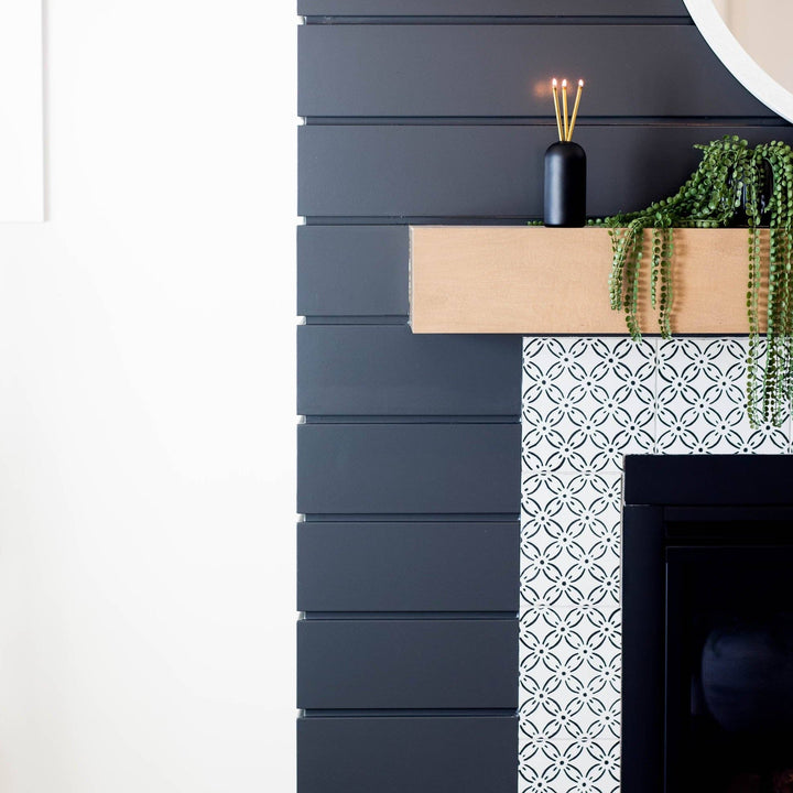 Black Wylie Vase - Merry PigletsEverlasting Candle Co.