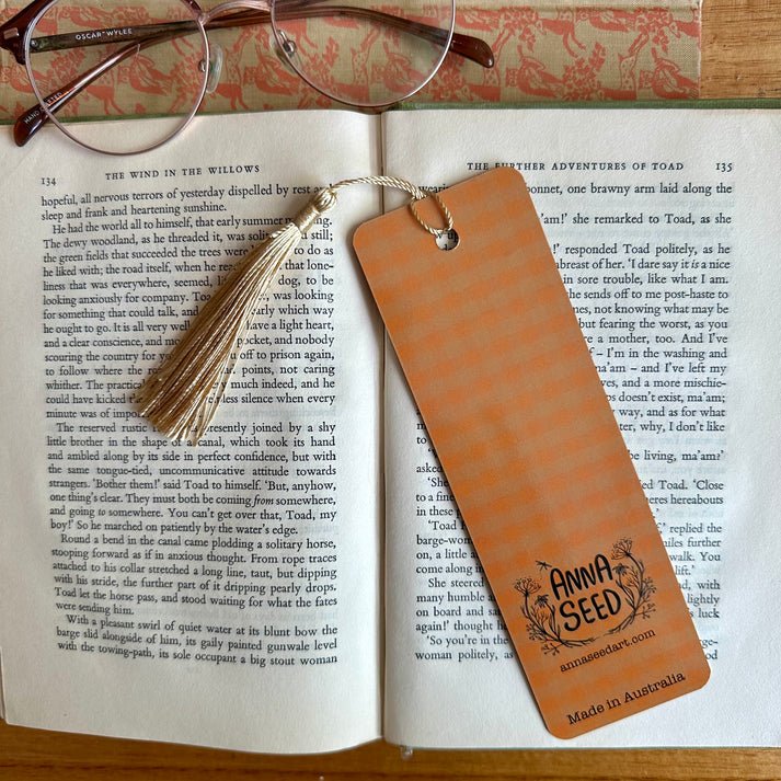 Bumblebee Bibliophiles Bookmark - Merry PigletsAnna Seed