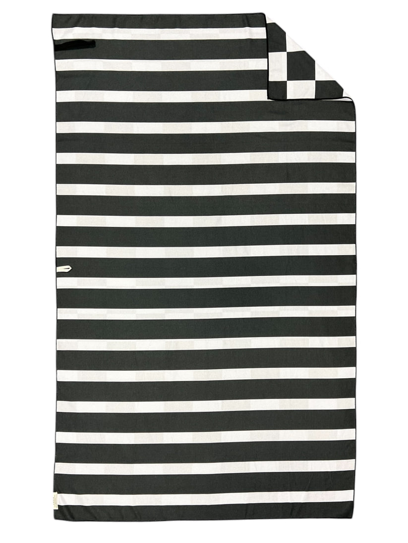 Checkmate Pool Towel - Merry PigletsCrae.Home