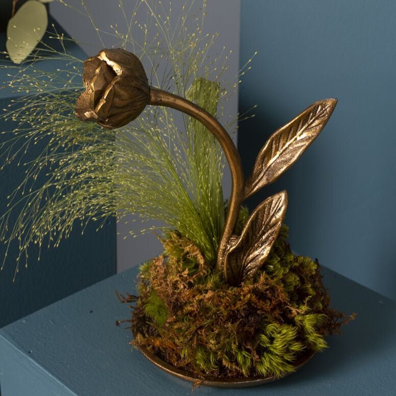Craning Tulip Sculpture - Merry PigletsAccent Decor