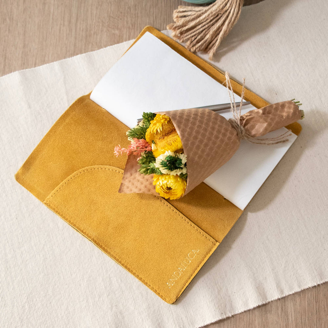 Golden Glow Dried Floral Mini Bouquet - Merry PigletsAndaluca