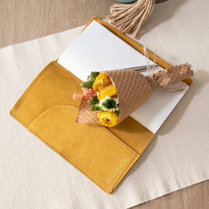 Golden Glow Dried Floral Mini Bouquet - Merry PigletsAndaluca