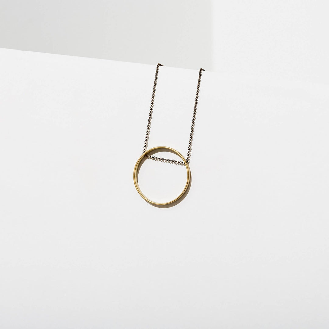 Horizon Brass Circle Necklace - Merry PigletsLarissa Loden