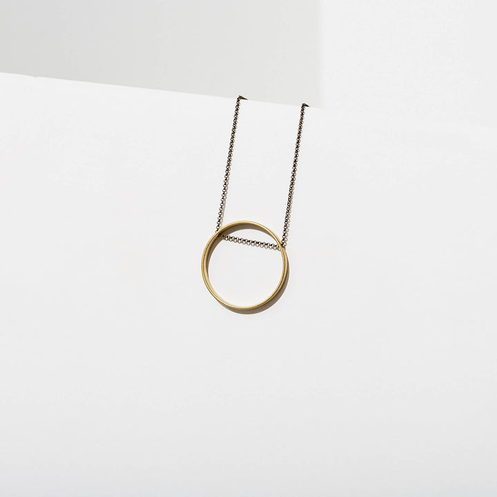 Horizon Brass Circle Necklace - Merry PigletsLarissa Loden