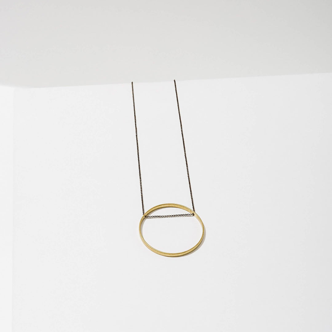 Horizon Brass Circle Necklace - Merry PigletsLarissa Loden
