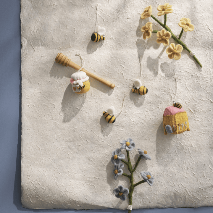Light Yellow Forget-Me-Not Wool Flower - Merry PigletsGry and Sif