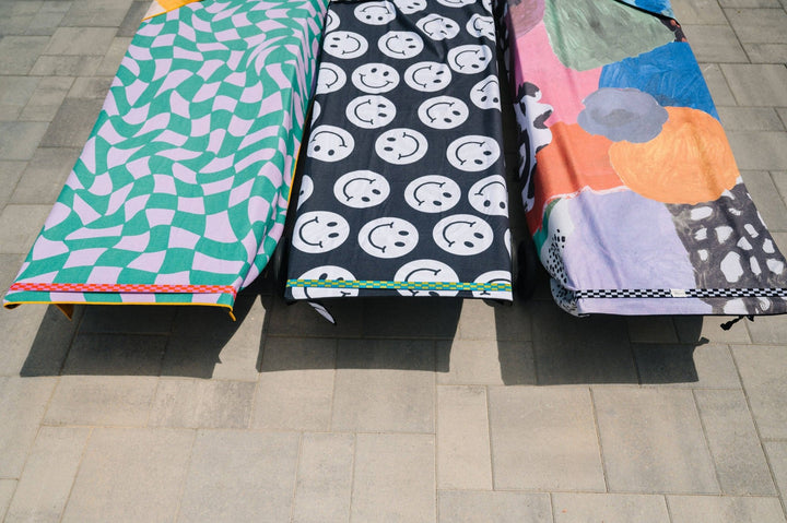 Lounge Chair Pool Towel Band: Checkmate - Merry PigletsCrae.Home
