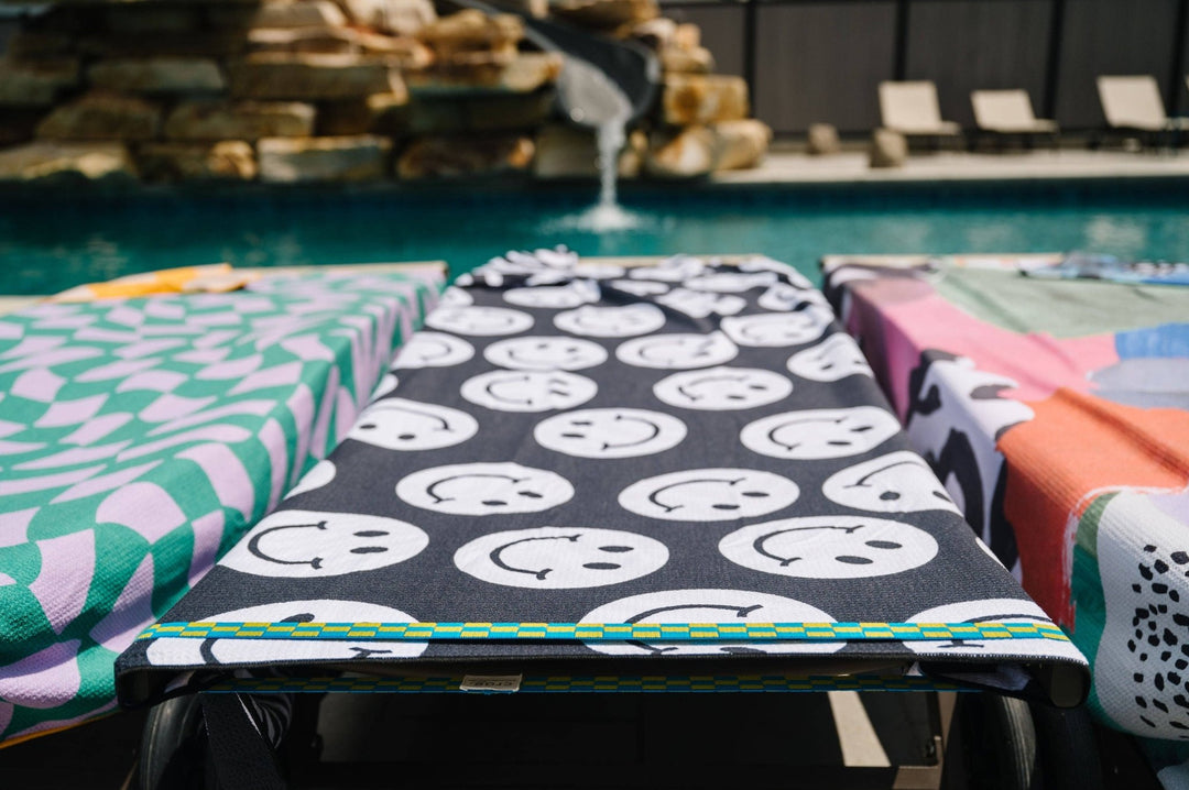 Lounge Chair Pool Towel Band: Checkmate - Merry PigletsCrae.Home