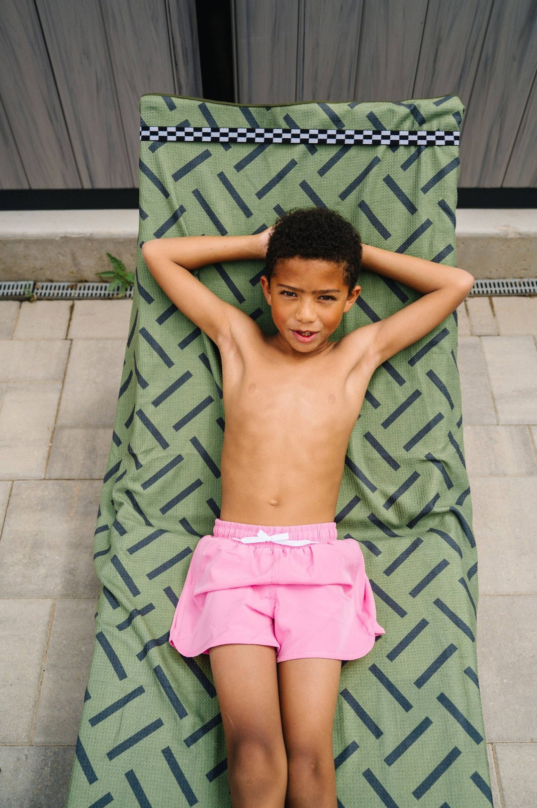 Lounge Chair Pool Towel Band: Checkmate - Merry PigletsCrae.Home