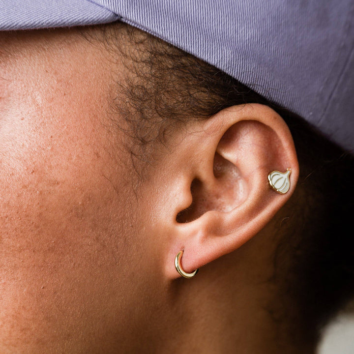 Margot Mini Huggie Hoop Earrings - Merry PigletsLarissa Loden