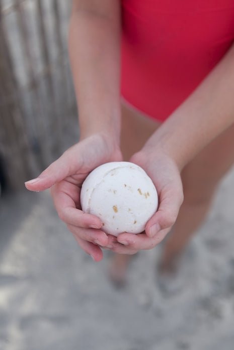 Oatmeal Milk & Honey Bath Bomb - Merry PigletsOld Whaling Company