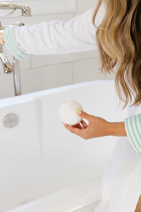 Oatmeal Milk & Honey Bath Bomb - Merry PigletsOld Whaling Company