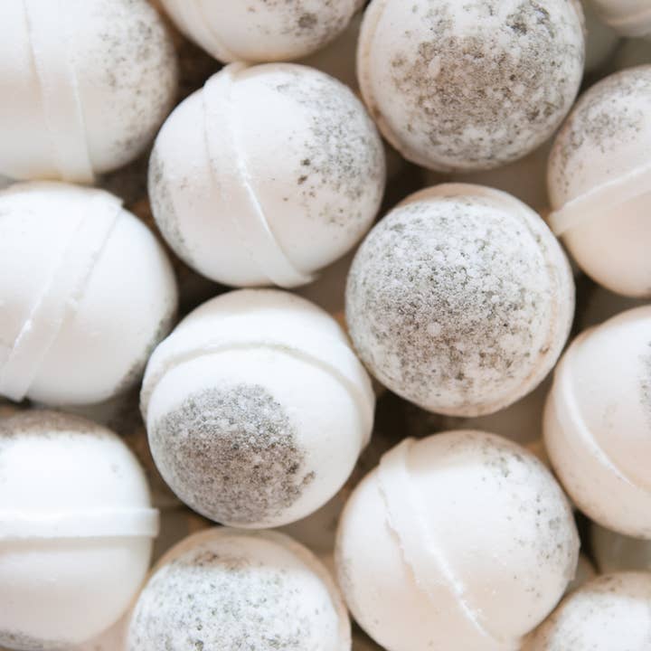 Seaweed & Sea Salt Bath Bomb - Merry PigletsOld Whaling Company