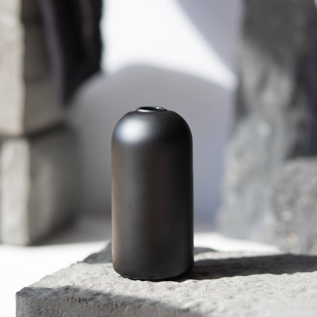Black Wylie Vase - Merry PigletsEverlasting Candle Co.
